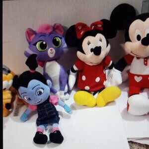 5 collectibles Disney friends plush stuff animals